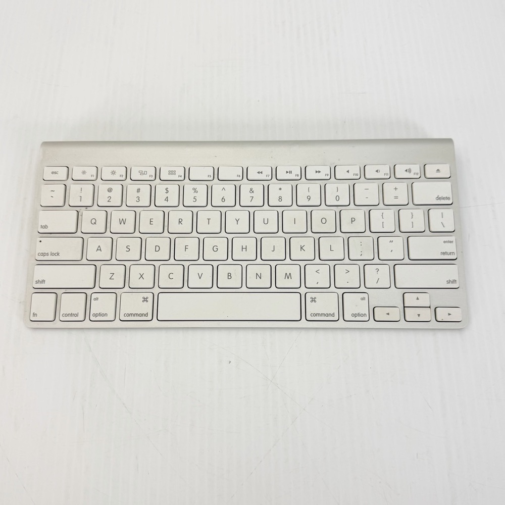 Genuine OEM Apple Wireless Bluetooth QWERTY White Keyboard